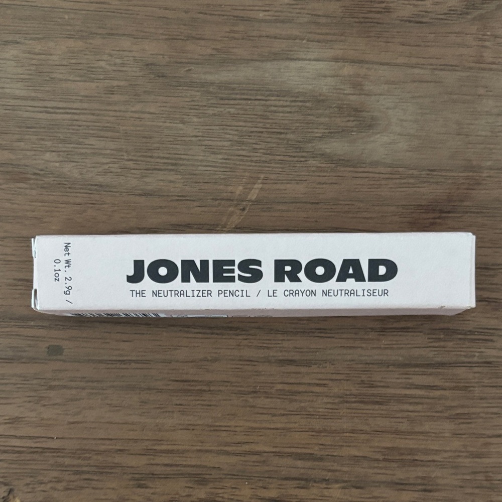 Jones Road Neutralizer Pencil in Medium Peachy Pink